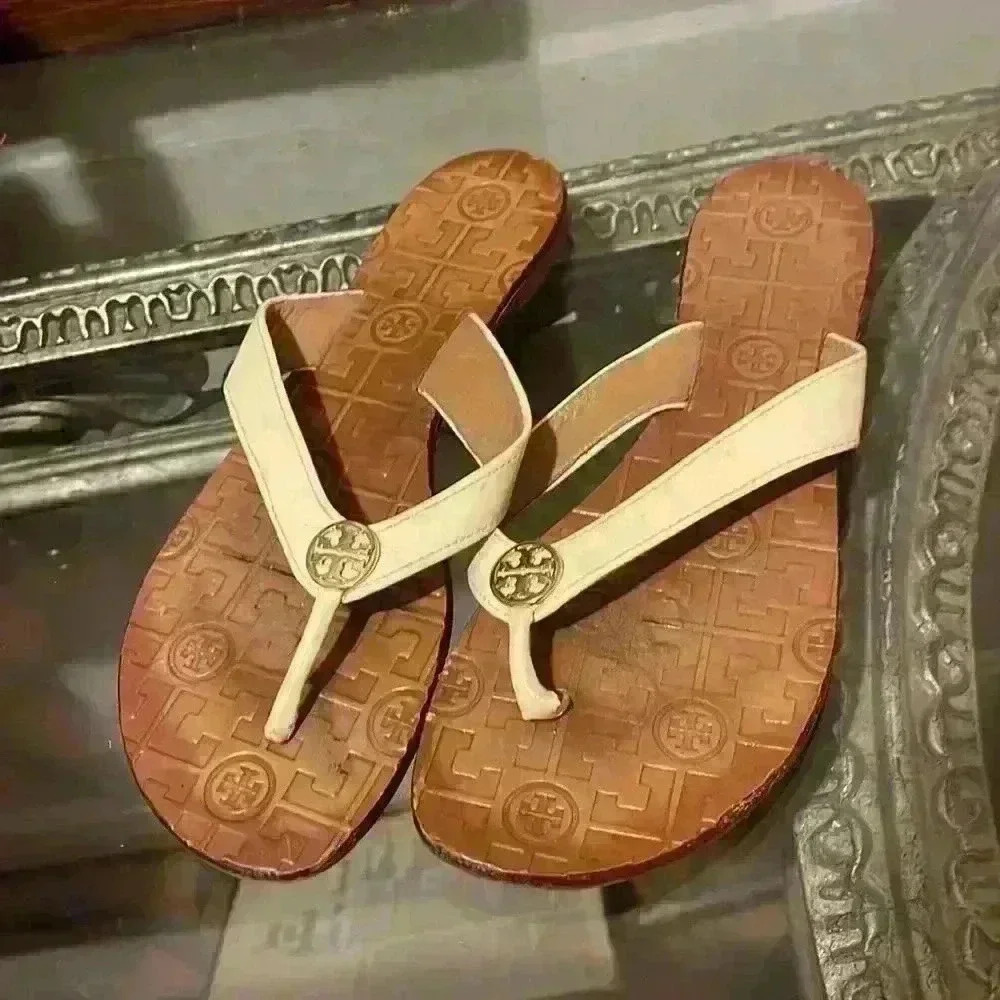 Tory Burch beige Tory pebbled sandle size 9M
